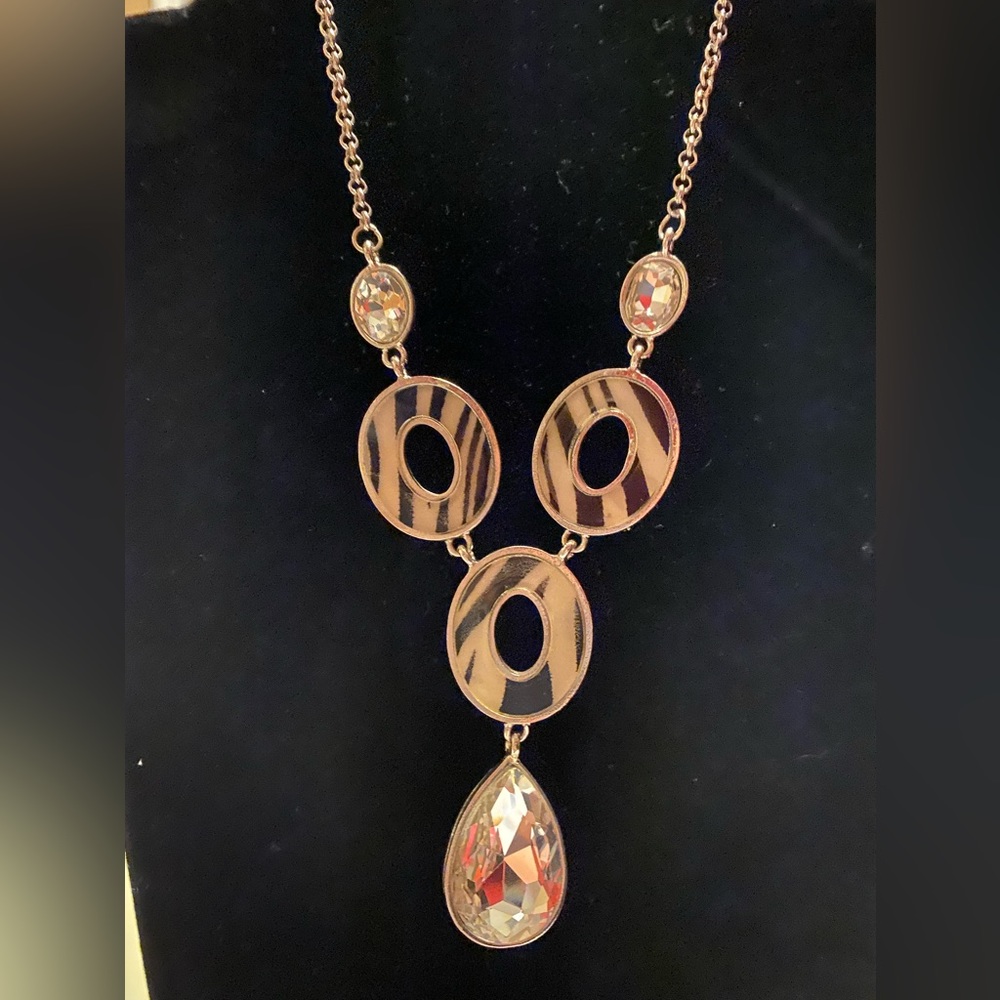Silver tone necklace